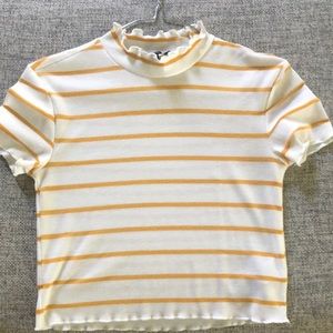 Lettuce hem sleeve and mock neck crop top(forever 21; size: M)